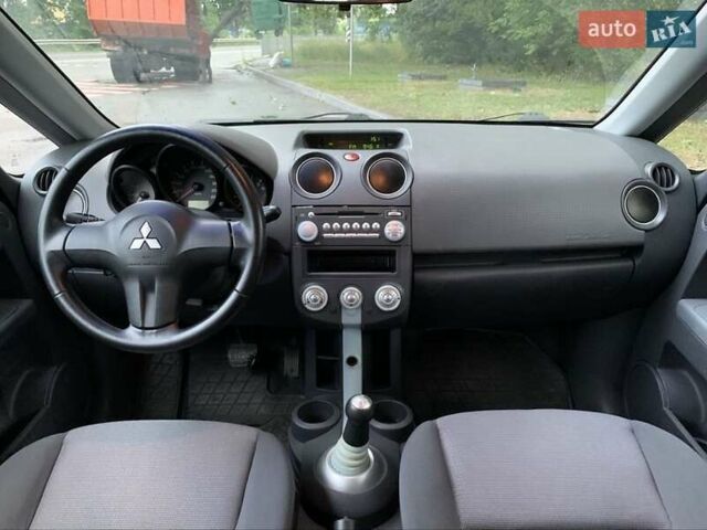 Серый Мицубиси Кольт, объемом двигателя 1.3 л и пробегом 200 тыс. км за 4500 $, фото 3 на Automoto.ua