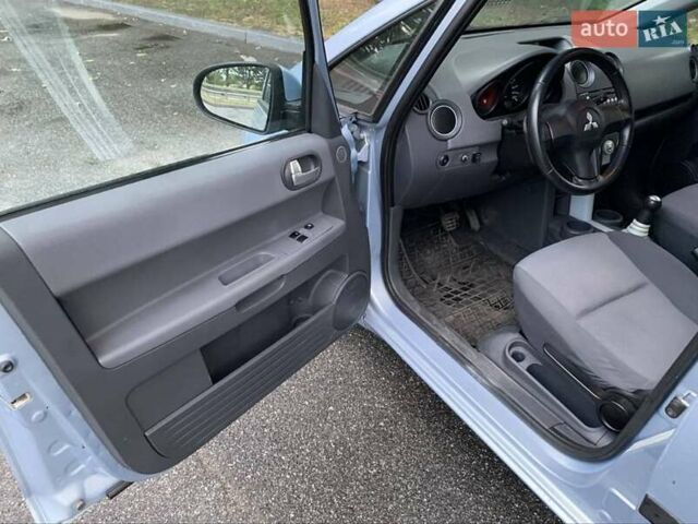 Серый Мицубиси Кольт, объемом двигателя 1.3 л и пробегом 200 тыс. км за 4500 $, фото 2 на Automoto.ua