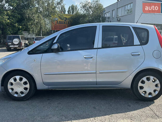 Серый Мицубиси Кольт, объемом двигателя 1.5 л и пробегом 230 тыс. км за 4000 $, фото 1 на Automoto.ua