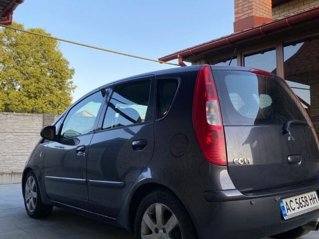 Серый Мицубиси Кольт, объемом двигателя 1.5 л и пробегом 185 тыс. км за 4500 $, фото 1 на Automoto.ua