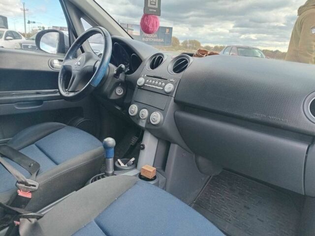 Мицубиси Кольт 2006 в Львове на Automoto.ua Серый Мицубиси Кольт, объемом двигателя 1.3 л и пробегом 179 тыс. км за 3890 $, фото 6 на Automoto.ua