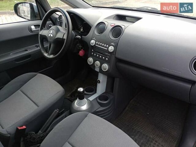 Серый Мицубиси Кольт, объемом двигателя 1.5 л и пробегом 240 тыс. км за 4500 $, фото 5 на Automoto.ua