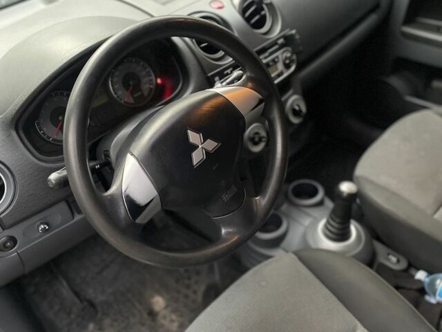 Серый Мицубиси Кольт, объемом двигателя 1.3 л и пробегом 340 тыс. км за 5000 $, фото 4 на Automoto.ua