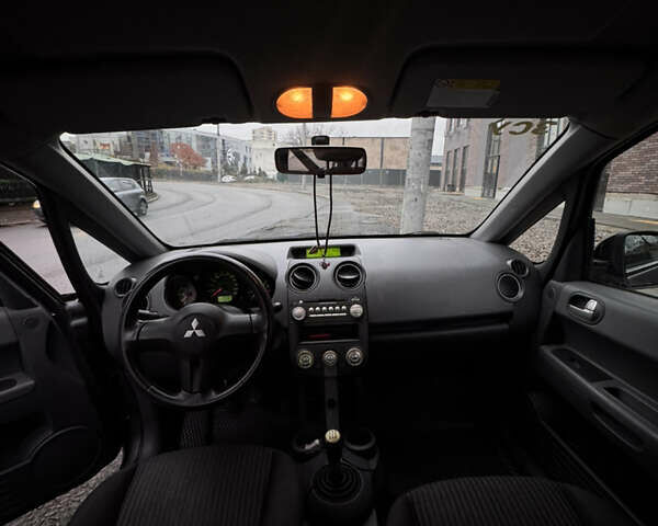 Сірий Міцубісі Кольт, об'ємом двигуна 1.3 л та пробігом 261 тис. км за 3500 $, фото 8 на Automoto.ua