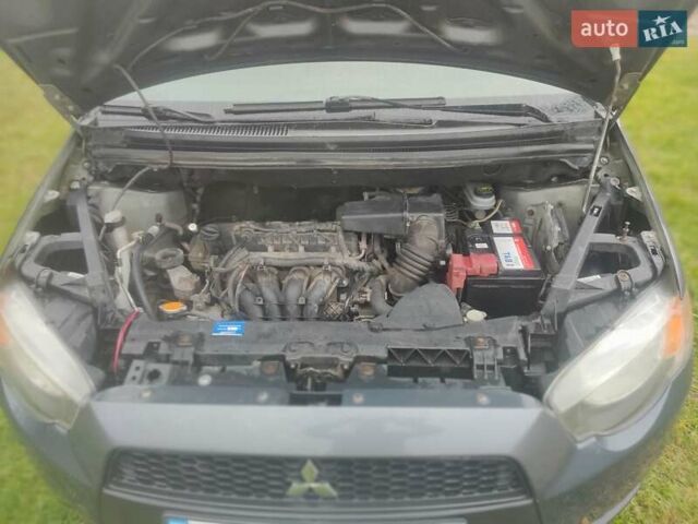 Сірий Міцубісі Кольт, об'ємом двигуна 1.33 л та пробігом 382 тис. км за 3999 $, фото 7 на Automoto.ua