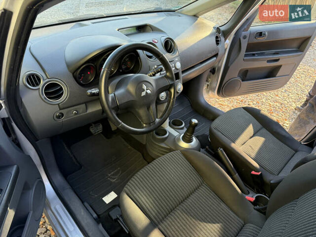 Сірий Міцубісі Кольт, об'ємом двигуна 1.33 л та пробігом 187 тис. км за 6200 $, фото 6 на Automoto.ua