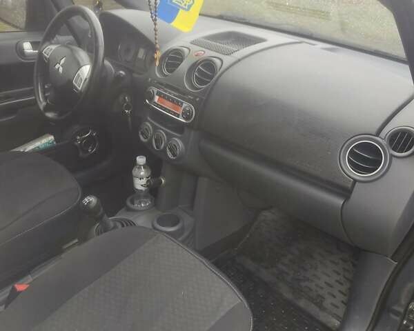 Сірий Міцубісі Кольт, об'ємом двигуна 1.33 л та пробігом 382 тис. км за 3999 $, фото 15 на Automoto.ua