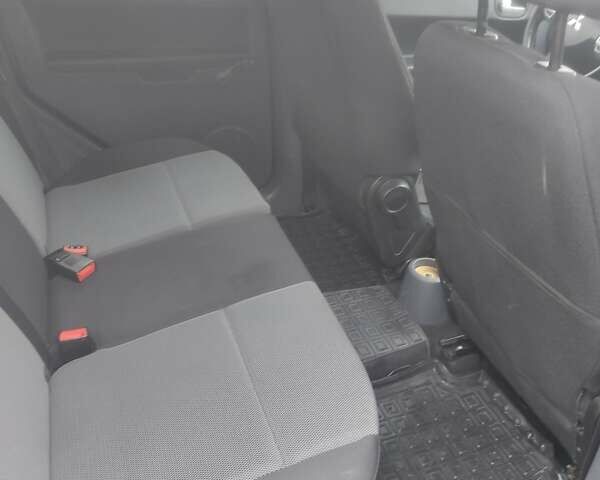 Сірий Міцубісі Кольт, об'ємом двигуна 1.33 л та пробігом 382 тис. км за 3999 $, фото 8 на Automoto.ua