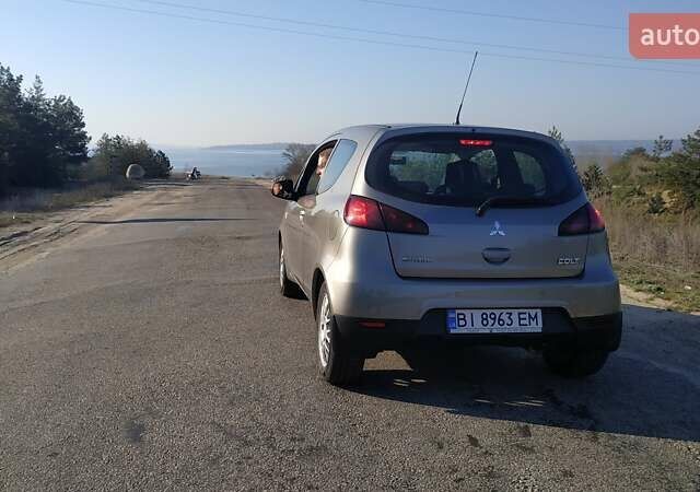 Серый Мицубиси Кольт, объемом двигателя 1.3 л и пробегом 220 тыс. км за 6900 $, фото 4 на Automoto.ua