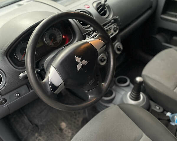 Серый Мицубиси Кольт, объемом двигателя 1.33 л и пробегом 340 тыс. км за 4400 $, фото 4 на Automoto.ua