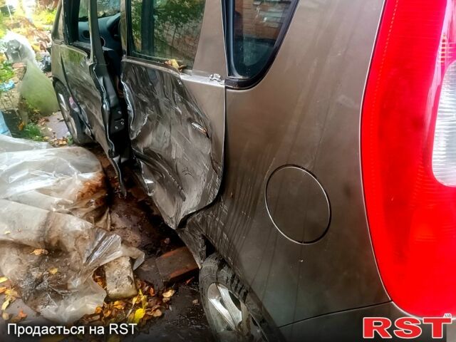 Сірий Міцубісі Кольт, об'ємом двигуна 1.3 л та пробігом 200 тис. км за 1299 $, фото 6 на Automoto.ua