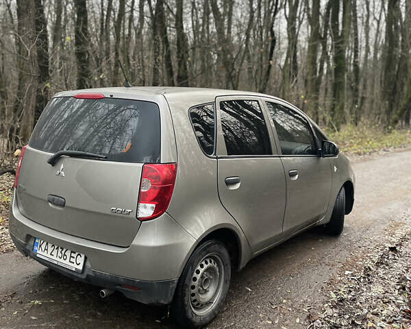 Серый Мицубиси Кольт, объемом двигателя 1.33 л и пробегом 340 тыс. км за 4400 $, фото 3 на Automoto.ua