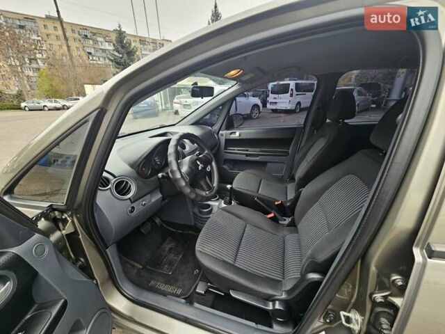 Сірий Міцубісі Кольт, об'ємом двигуна 1.33 л та пробігом 105 тис. км за 4999 $, фото 8 на Automoto.ua