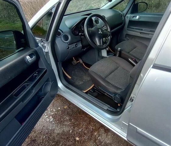 Сірий Міцубісі Кольт, об'ємом двигуна 1.3 л та пробігом 266 тис. км за 4000 $, фото 6 на Automoto.ua