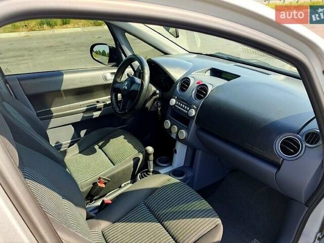 Сірий Міцубісі Кольт, об'ємом двигуна 1.3 л та пробігом 220 тис. км за 4500 $, фото 4 на Automoto.ua