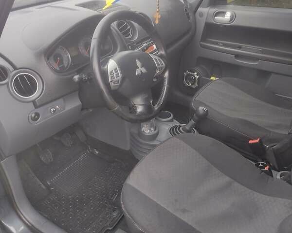 Сірий Міцубісі Кольт, об'ємом двигуна 1.33 л та пробігом 382 тис. км за 3999 $, фото 18 на Automoto.ua