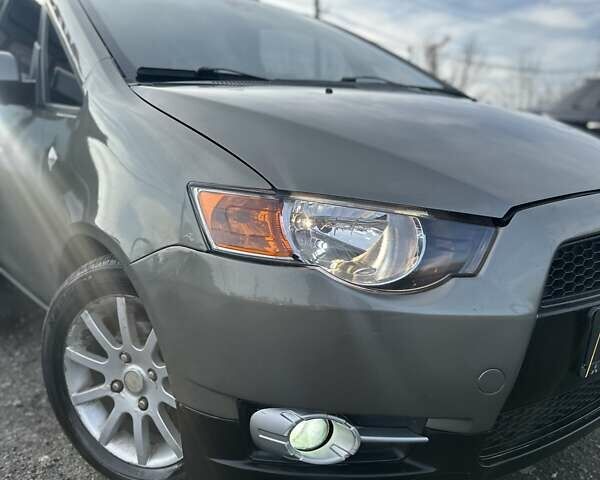 Серый Мицубиси Кольт, объемом двигателя 1.33 л и пробегом 203 тыс. км за 4500 $, фото 2 на Automoto.ua