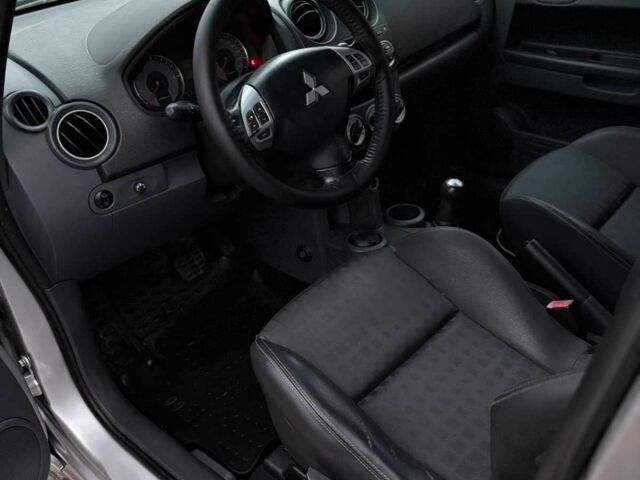 Сірий Міцубісі Кольт, об'ємом двигуна 1.3 л та пробігом 236 тис. км за 2700 $, фото 11 на Automoto.ua