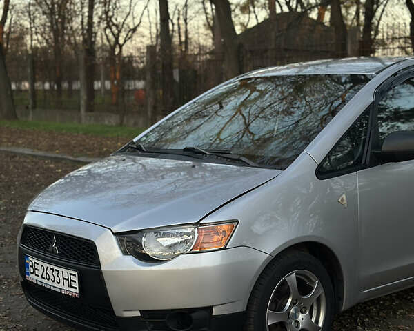 Серый Мицубиси Кольт, объемом двигателя 1.12 л и пробегом 107 тыс. км за 5200 $, фото 2 на Automoto.ua