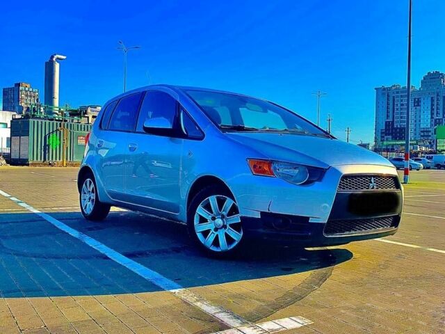 Серый Мицубиси Кольт, объемом двигателя 1.5 л и пробегом 130 тыс. км за 6200 $, фото 1 на Automoto.ua