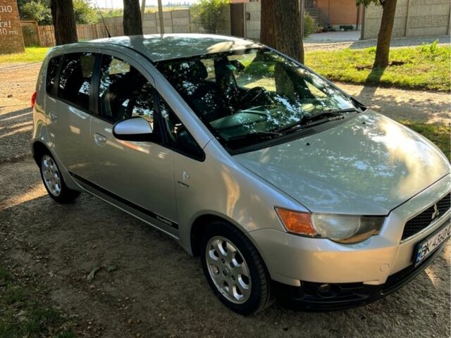 Мицубиси Кольт 2011 в Здолбунове на Automoto.ua Серый Мицубиси Кольт, объемом двигателя 1.3 л и пробегом 200 тыс. км за 4600 $, фото 2 на Automoto.ua