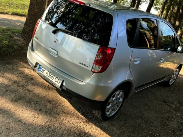 Мицубиси Кольт 2011 в Здолбунове на Automoto.ua Серый Мицубиси Кольт, объемом двигателя 1.3 л и пробегом 200 тыс. км за 4600 $, фото 1 на Automoto.ua