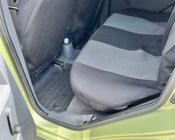 Зеленый Мицубиси Кольт, объемом двигателя 1.33 л и пробегом 188 тыс. км за 4200 $, фото 8 на Automoto.ua