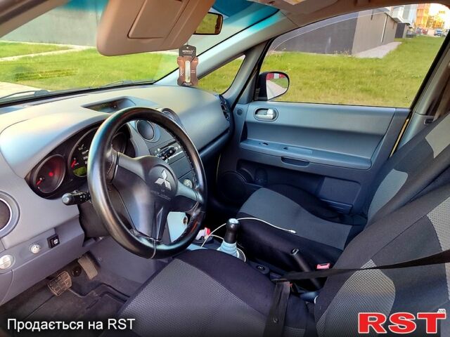 Зеленый Мицубиси Кольт, объемом двигателя 1.3 л и пробегом 186 тыс. км за 4000 $, фото 6 на Automoto.ua