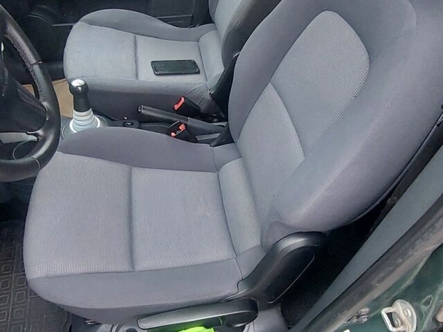 Зелений Міцубісі Кольт, об'ємом двигуна 1.3 л та пробігом 182 тис. км за 4200 $, фото 11 на Automoto.ua