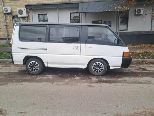 Белый Мицубиси Делика, объемом двигателя 2 л и пробегом 5 тыс. км за 850 $, фото 4 на Automoto.ua