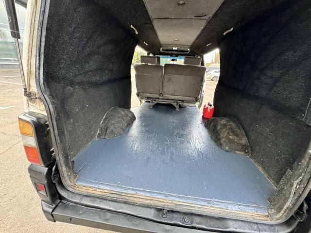 Белый Мицубиси Делика, объемом двигателя 2.5 л и пробегом 350 тыс. км за 2999 $, фото 18 на Automoto.ua