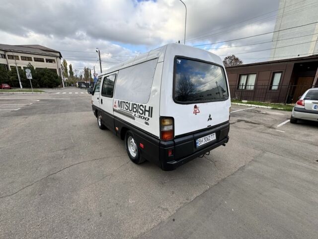 Белый Мицубиси Делика, объемом двигателя 2.5 л и пробегом 350 тыс. км за 2999 $, фото 4 на Automoto.ua