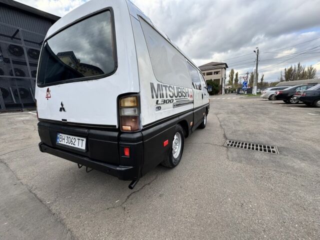 Белый Мицубиси Делика, объемом двигателя 2.5 л и пробегом 350 тыс. км за 2999 $, фото 6 на Automoto.ua