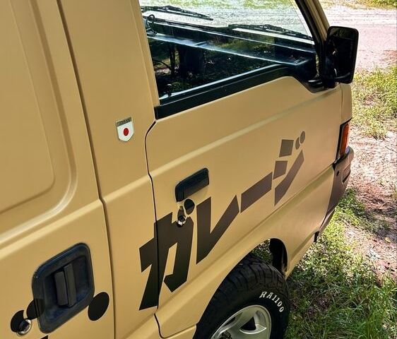 Бежевий Міцубісі Деліка, об'ємом двигуна 2.5 л та пробігом 415 тис. км за 4200 $, фото 3 на Automoto.ua