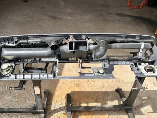 Бежевий Міцубісі Деліка, об'ємом двигуна 2.5 л та пробігом 415 тис. км за 4200 $, фото 16 на Automoto.ua