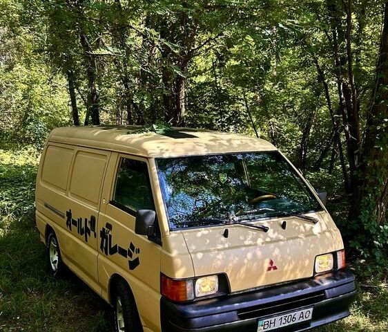 Бежевий Міцубісі Деліка, об'ємом двигуна 2.5 л та пробігом 415 тис. км за 4200 $, фото 1 на Automoto.ua