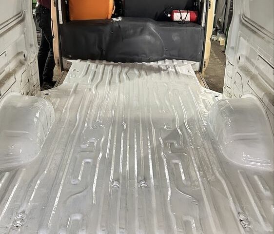 Бежевий Міцубісі Деліка, об'ємом двигуна 2.5 л та пробігом 415 тис. км за 4200 $, фото 21 на Automoto.ua