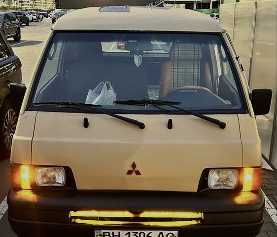 Бежевий Міцубісі Деліка, об'ємом двигуна 2.5 л та пробігом 415 тис. км за 4200 $, фото 23 на Automoto.ua