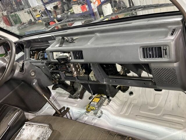 Бежевий Міцубісі Деліка, об'ємом двигуна 2.5 л та пробігом 415 тис. км за 4200 $, фото 10 на Automoto.ua