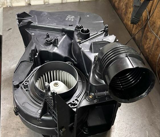 Бежевий Міцубісі Деліка, об'ємом двигуна 2.5 л та пробігом 415 тис. км за 4200 $, фото 15 на Automoto.ua