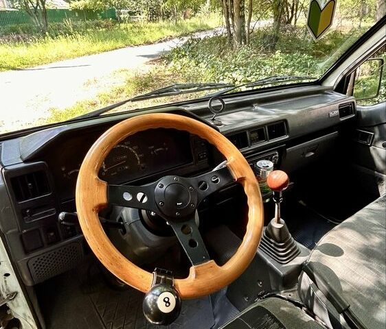 Бежевий Міцубісі Деліка, об'ємом двигуна 2.5 л та пробігом 415 тис. км за 4200 $, фото 5 на Automoto.ua