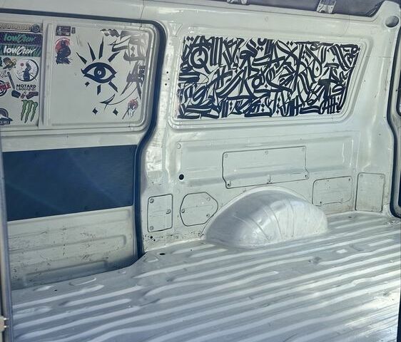 Бежевий Міцубісі Деліка, об'ємом двигуна 2.5 л та пробігом 415 тис. км за 4200 $, фото 22 на Automoto.ua