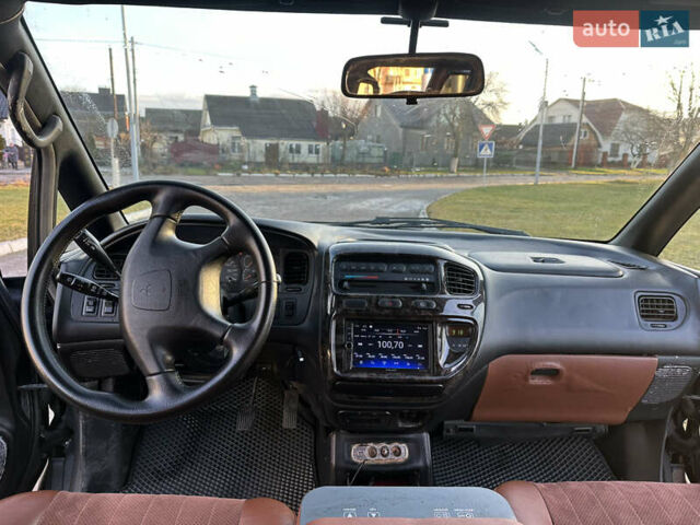 Черный Мицубиси Делика, объемом двигателя 3 л и пробегом 184 тыс. км за 18700 $, фото 19 на Automoto.ua