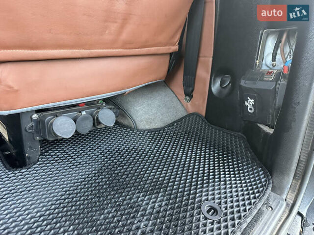 Черный Мицубиси Делика, объемом двигателя 3 л и пробегом 184 тыс. км за 18700 $, фото 39 на Automoto.ua