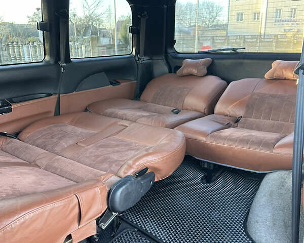 Черный Мицубиси Делика, объемом двигателя 3 л и пробегом 184 тыс. км за 18700 $, фото 28 на Automoto.ua