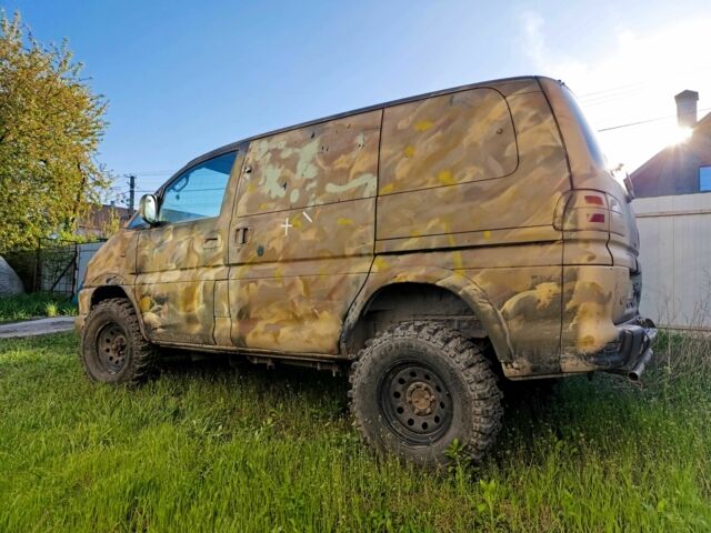 Мицубиси Делика, объемом двигателя 2.5 л и пробегом 999 тыс. км за 3780 $, фото 2 на Automoto.ua