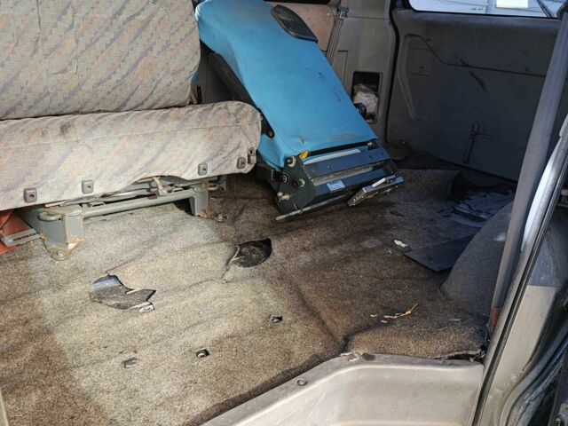 Мицубиси Делика, объемом двигателя 2.5 л и пробегом 999 тыс. км за 3780 $, фото 5 на Automoto.ua