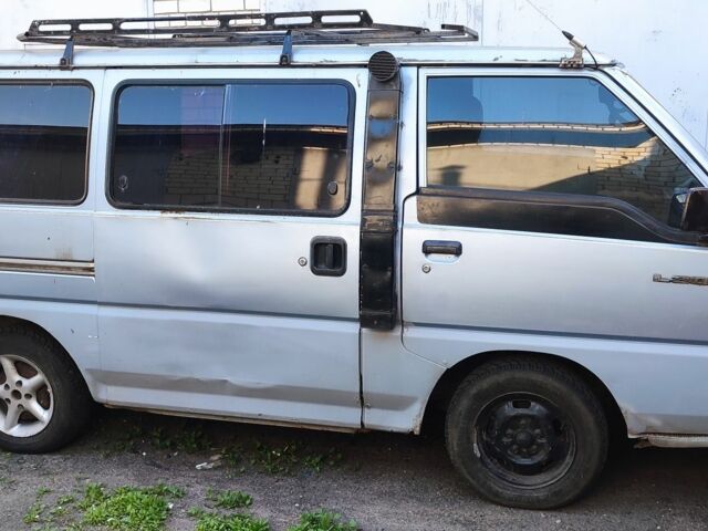 Серый Мицубиси Делика, объемом двигателя 2 л и пробегом 242 тыс. км за 1491 $, фото 2 на Automoto.ua