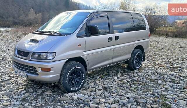 Серый Мицубиси Делика, объемом двигателя 2.5 л и пробегом 347 тыс. км за 9000 $, фото 3 на Automoto.ua