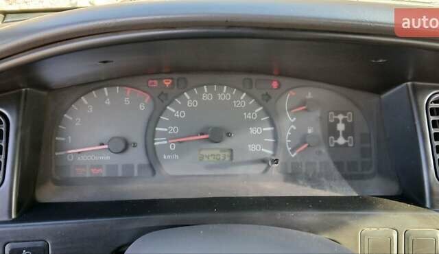 Серый Мицубиси Делика, объемом двигателя 2.5 л и пробегом 347 тыс. км за 9000 $, фото 8 на Automoto.ua